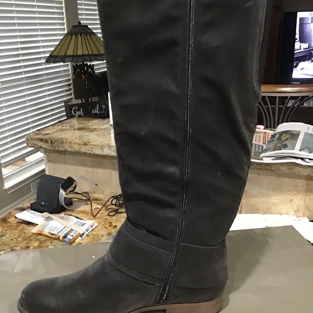 Black knee high winter boots size 10 M